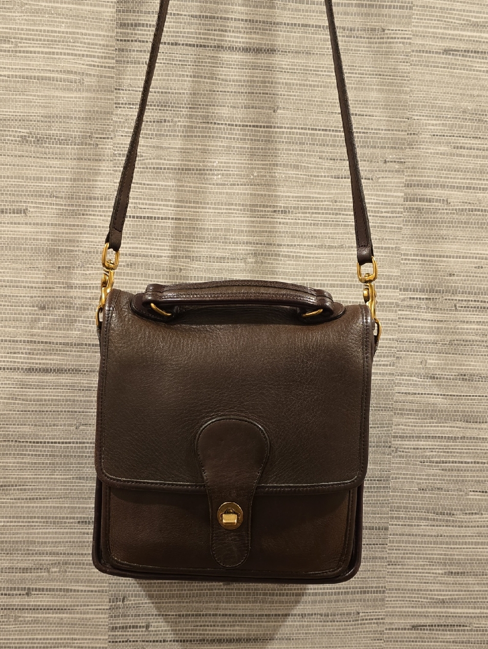 COACH Vintage Brown Leather Messenger Bag - Classic Leather Crossbody